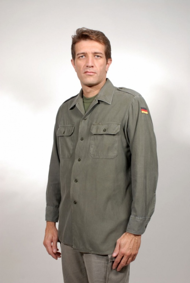 Camicia tedesca verde oliva usata